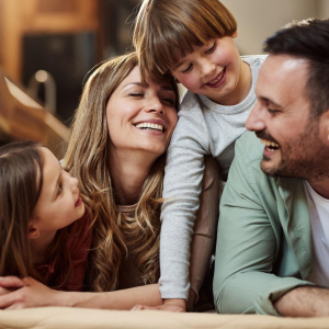 C 1 августа начнут начислять новые выплаты семьям с детьми: кто и сколько получит